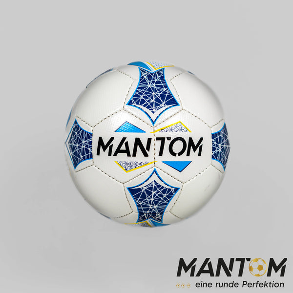 Ein weißer Falcon IV Fußball mit blauen und gelben geometrischen Mustern, die sternförmige Strukturen bilden, auf dem der Schriftzug 'MANTOM' in schwarzer Schrift steht.