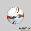 Ein weißer Tornado II - MJ24 Fußball mit flammenförmigen Mustern in Rot, Gelb und Schwarz, auf dem der schwarze Schriftzug 'MANTOM' abgebildet ist.